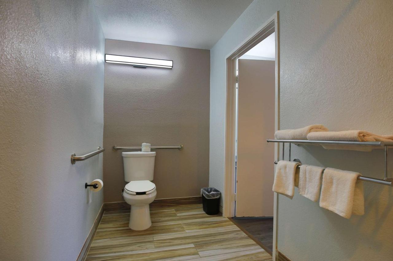 Hotel 6-sacramento, Ca - Old North 2*
